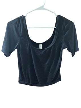 Lululemon Women's Black Ribbed Scoop Neck Crop Top Size 4